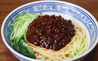北京炸酱面的炸酱怎么做？家常做法与秘诀分享
