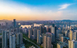 长沙市明德中学的教学质量和校园环境如何？