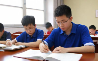 如何选择和使用国考复习资料以提高备考效率？