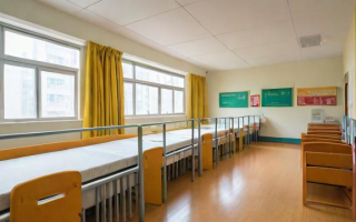 洪山高中宿舍的居住条件如何？