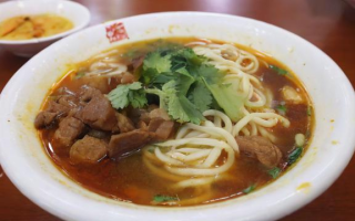 青岛市十六中伙食好吗？学生评价与餐食选择解析