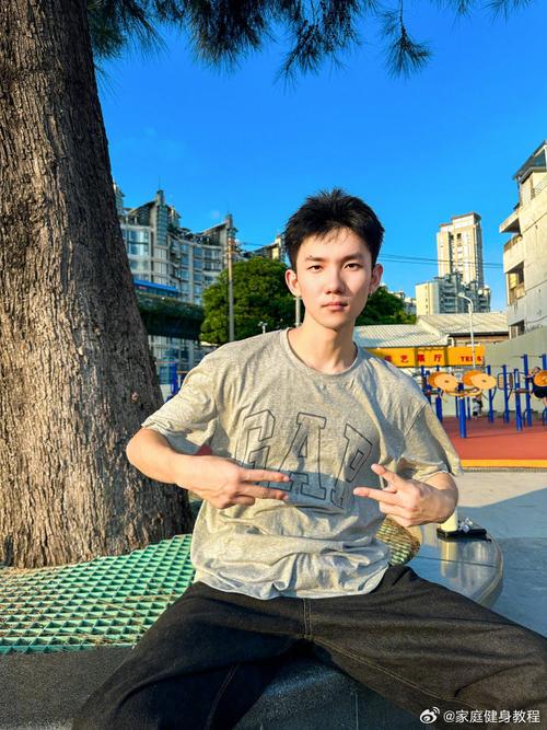 夏徛荣现任教于哪所大学？-图1