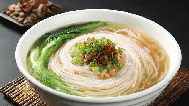 如何制作地道的广东汤粉？独家秘诀大公开！-第1张图片-益智教育网