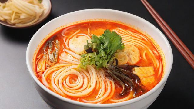 如何制作美味的过桥米线?-第1张图片-益智教育网 如何制作美味的过桥米线?-第1张图片-益智教育网