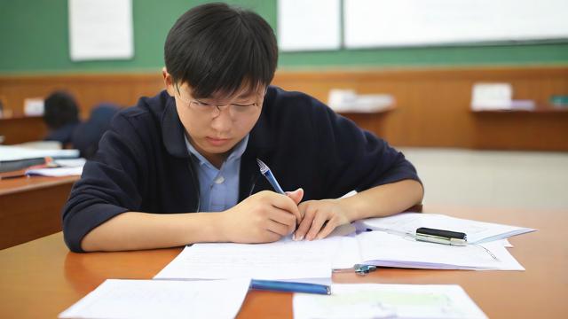 如何报名考取教师证？完整指南与步骤解析-第2张图片-益智教育网