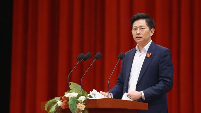 演讲稿用英语怎么说,演讲稿用英语怎么说?探索其英文表达与应用-第1张图片-益智教育网 演讲稿用英语怎么说,演讲稿用英语怎么说?探索其英文表达与应用-第1张图片-益智教育网