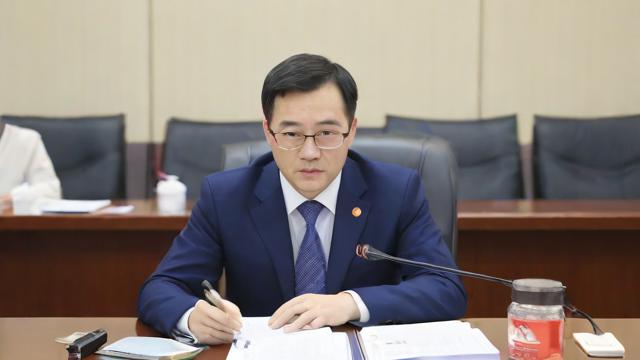 从业资格证应该如何办理？-第1张图片-益智教育网
