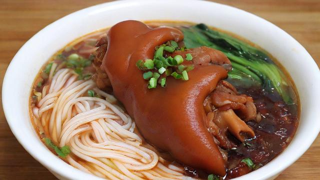 如何制作美味的猪脚粉中的猪脚？-第1张图片-益智教育网
