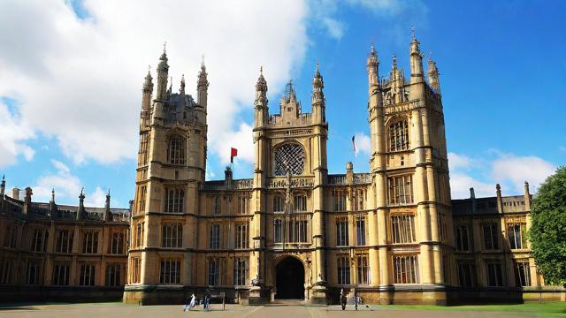 留学英国中介如何收费?费用模式全解析-第1张图片-益智教育网 留学英国中介如何收费?费用模式全解析-第1张图片-益智教育网