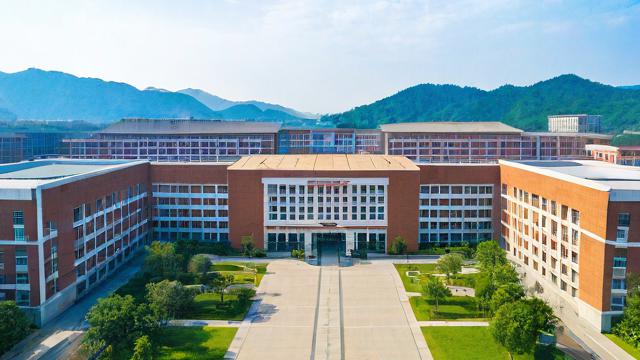 长汀二中,这所学校的教学质量和环境如何?-第1张图片-益智教育网 长汀二中,这所学校的教学质量和环境如何?-第1张图片-益智教育网