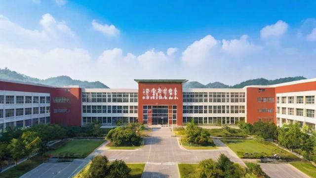 眉山市青神中学有哪些办学特色与教育优势?-第1张图片-益智教育网 眉山市青神中学有哪些办学特色与教育优势?-第1张图片-益智教育网