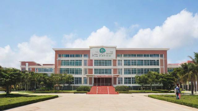 海口市华侨中学适合孩子吗?从多个维度深度解析-第1张图片-益智教育网 海口市华侨中学适合孩子吗?从多个维度深度解析-第1张图片-益智教育网