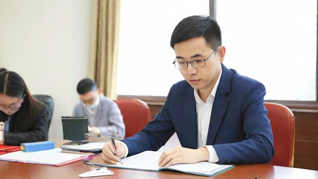 中考成绩不佳,选择中专教育是否明智?-第1张图片-益智教育网 中考成绩不佳,选择中专教育是否明智?-第1张图片-益智教育网