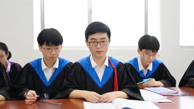 研究生与同专业同学相比,在就业和学术发展上有何优势?-第2张图片-益智教育网 研究生与同专业同学相比,在就业和学术发展上有何优势?-第2张图片-益智教育网
