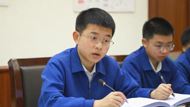 高考评卷研究生,他们如何确保评分的公正性与准确性?-第2张图片-益智教育网 高考评卷研究生,他们如何确保评分的公正性与准确性?-第2张图片-益智教育网