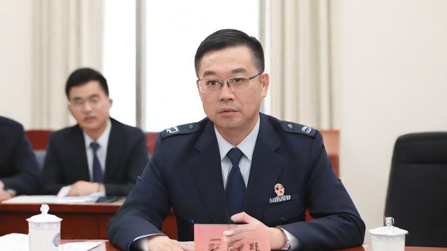 专科生参加公务员考试，有哪些独特优势与挑战？，专科学历报考公务员，岗位竞争态势究竟如何？，专科层次公务员考试，备考要点与本科有何不同？，专科生跻身公务员行列，职业发展前景怎么样？，为何专科生在公务员考试中常被忽视却又潜力无限？-第1张图片-益智教育网
