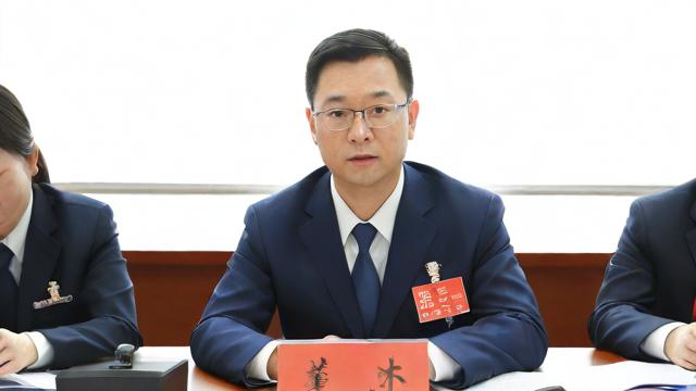 专科生参加公务员考试，有哪些独特优势与挑战？，专科学历报考公务员，岗位竞争态势究竟如何？，专科层次公务员考试，备考要点与本科有何不同？，专科生跻身公务员行列，职业发展前景怎么样？，为何专科生在公务员考试中常被忽视却又潜力无限？-第2张图片-益智教育网