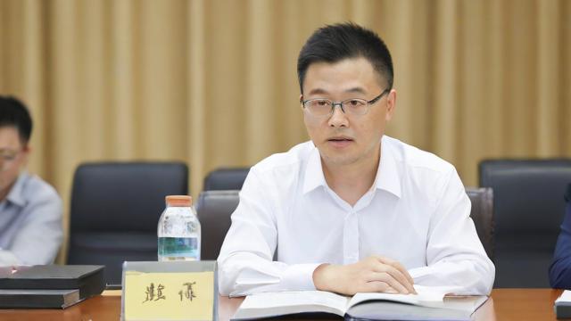 地方公务员考试书,如何高效备考以应对考试挑战?-第1张图片-益智教育网 地方公务员考试书,如何高效备考以应对考试挑战?-第1张图片-益智教育网