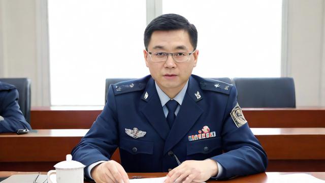 2025年江西省公务员考试报名何时开始？，江西省公务员考试内容有哪些科目？，如何查询2025年江西省考职位表及报考条件？，江西省公务员考试的报名流程是怎样的？，2025年江西省考的笔试时间是什么时候？-第1张图片-益智教育网